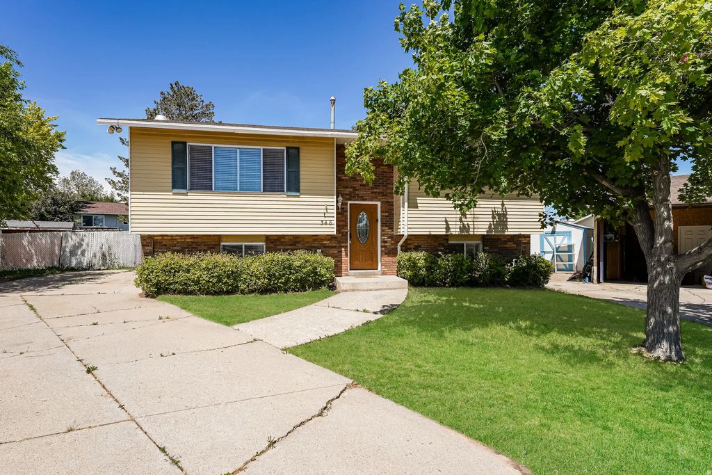 348 W 2400 S, Clearfield