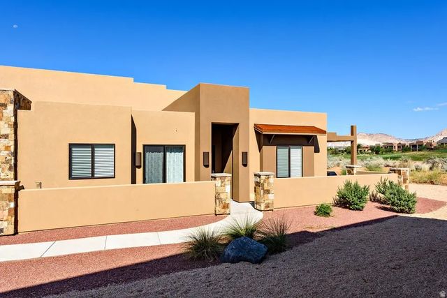 1666 W Caledonia Dunes Dr W, St. George