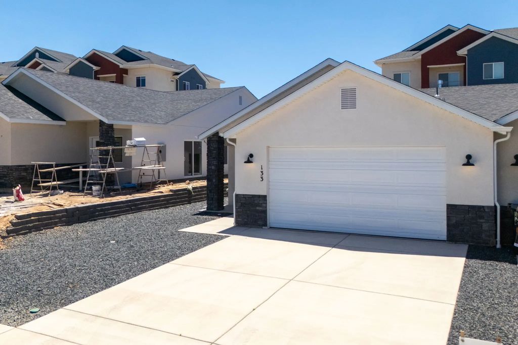 127 W 2725 N, Cedar City