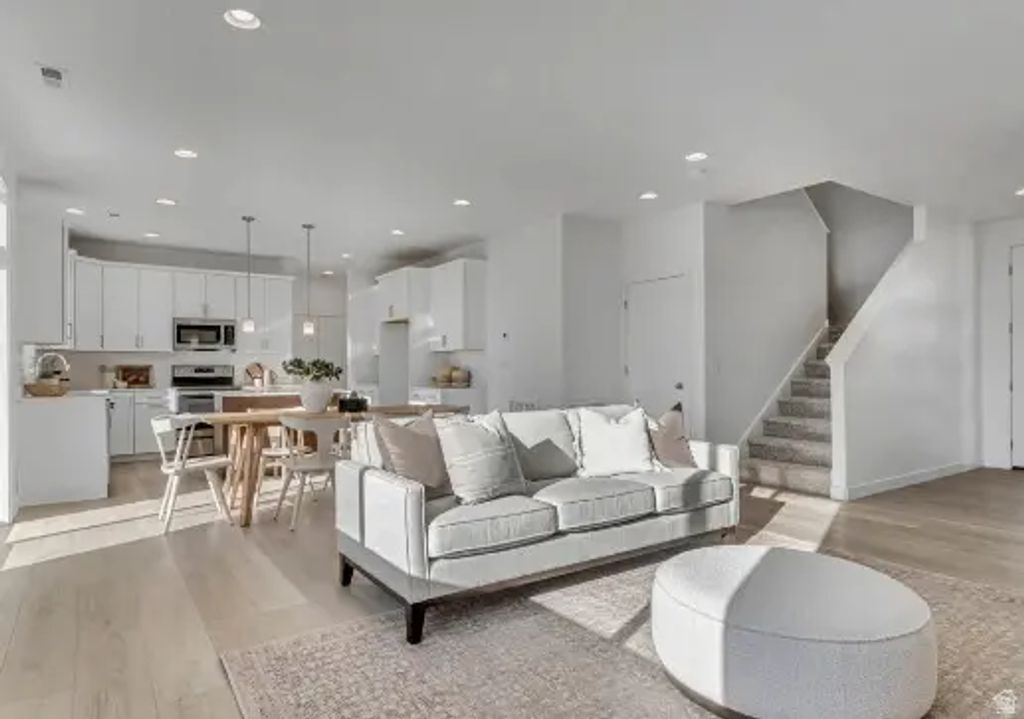 2599 N 2250 W 104, Clinton