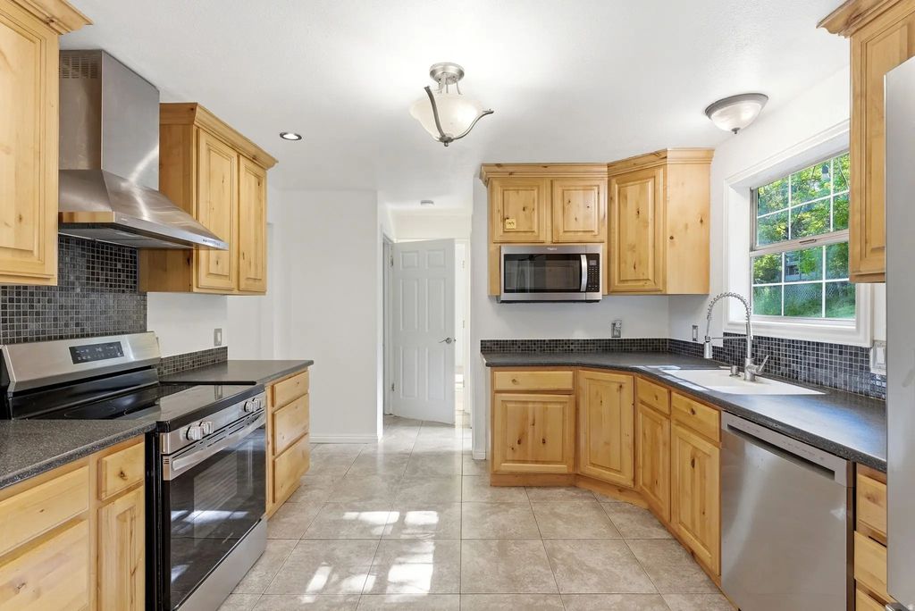 3463 S 400 E, Bountiful