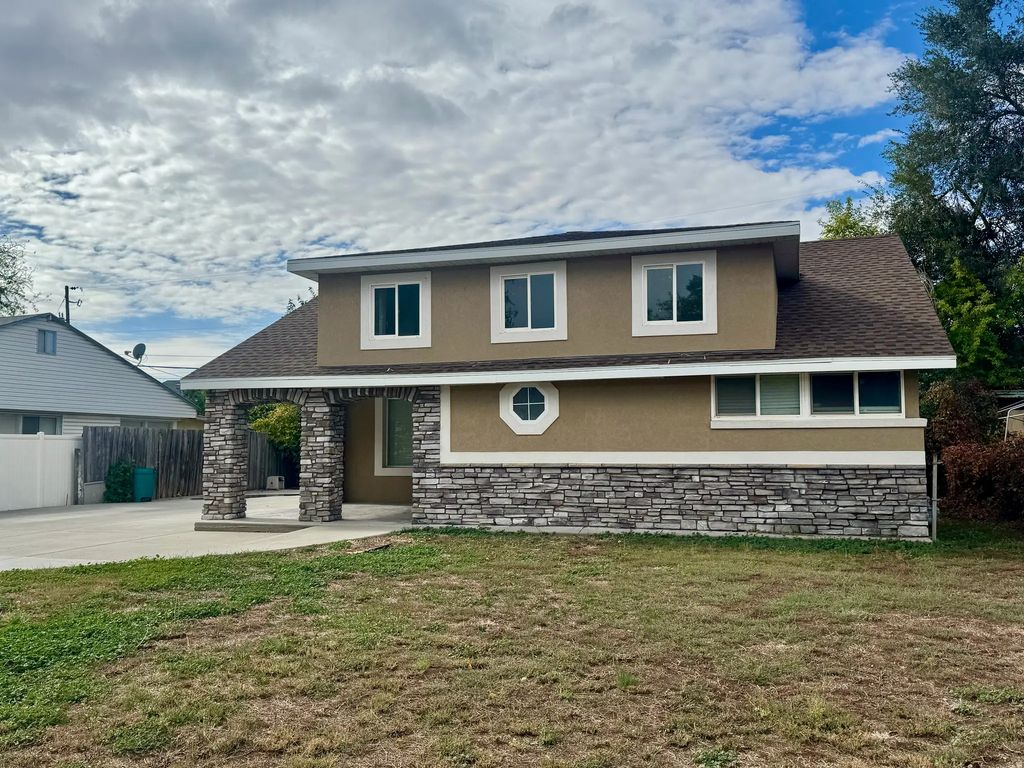 781 Sherwood Dr, Layton