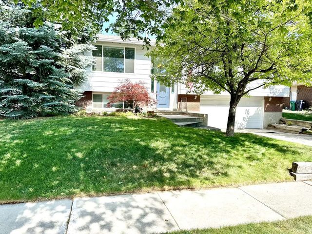 9573 S Buttonwood Dr, Sandy