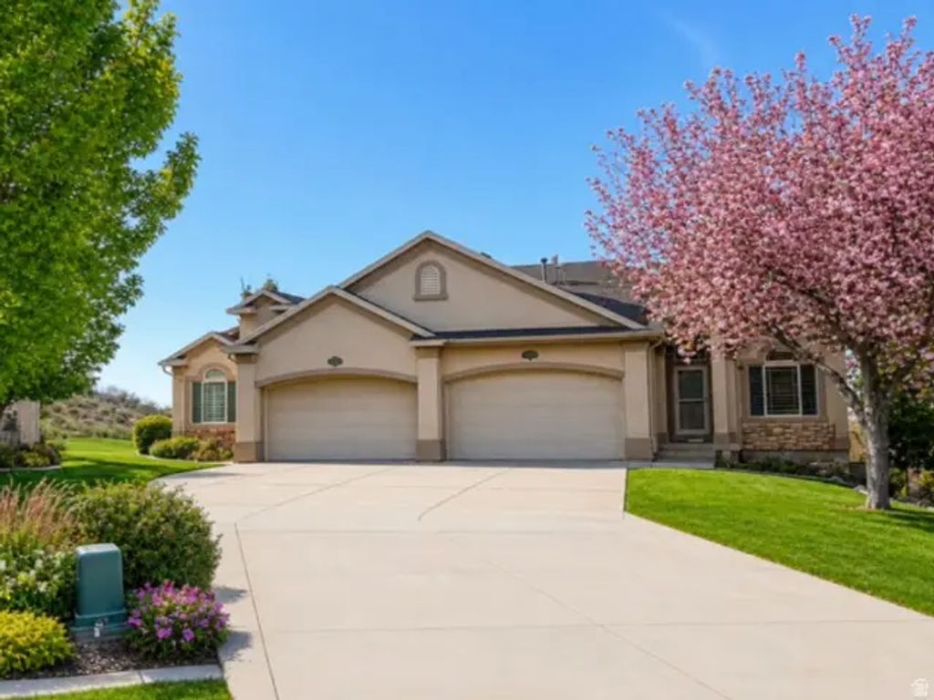 209 Edgewood Cir, North Salt Lake