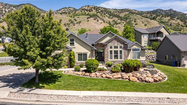 729 Eagle View Dr, Providence