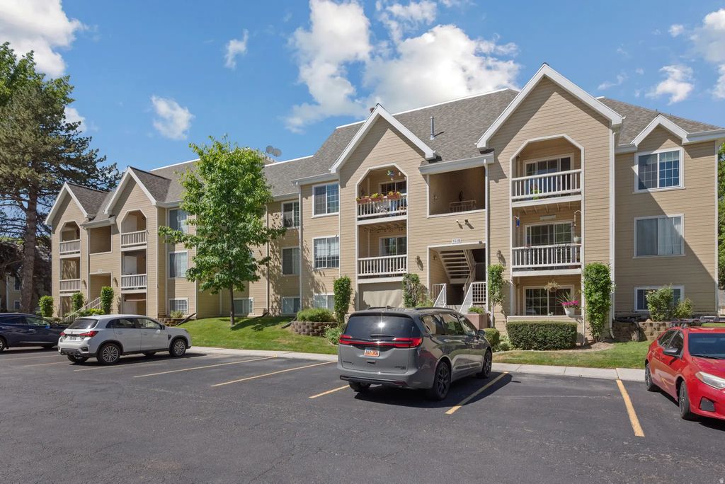 1216 E Waterside Cv S 12, Midvale