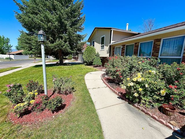 373 E 10450 S, Sandy