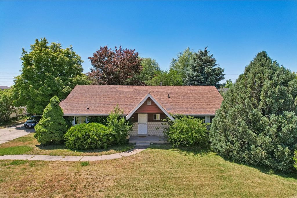 2031 N 1500 W, Clinton