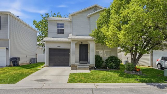 2019 N 2195 W, Clinton