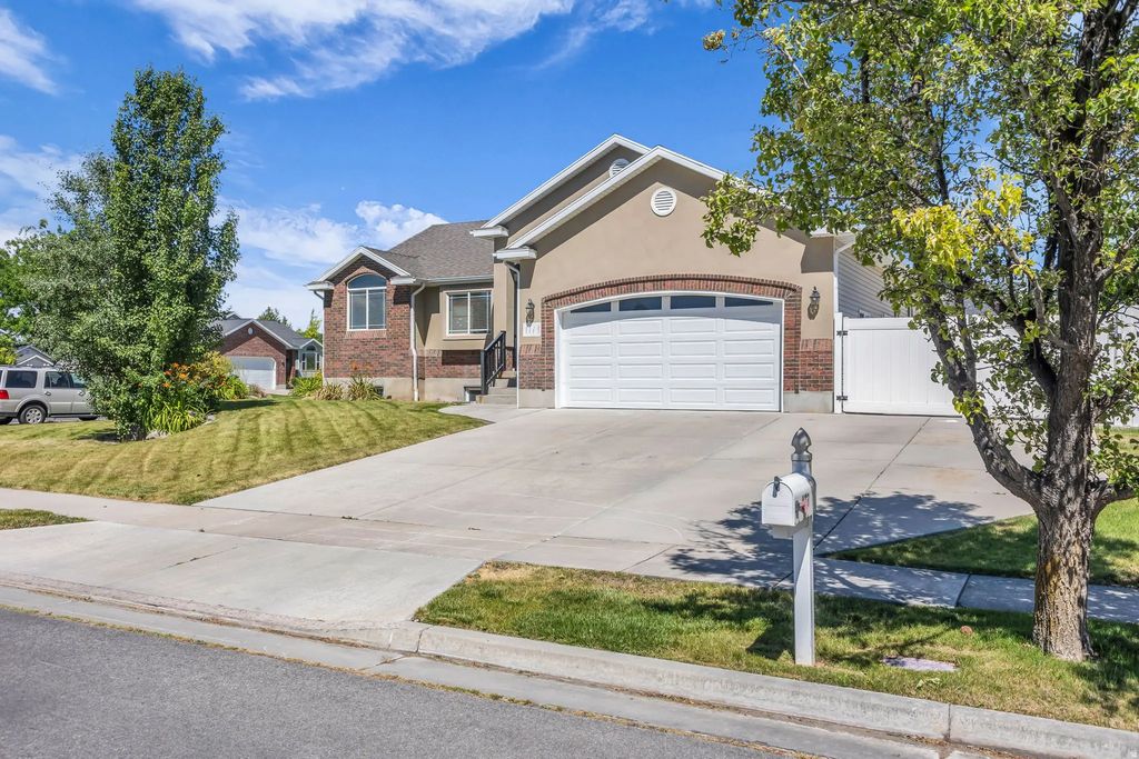 1173 Inverness Dr, Syracuse