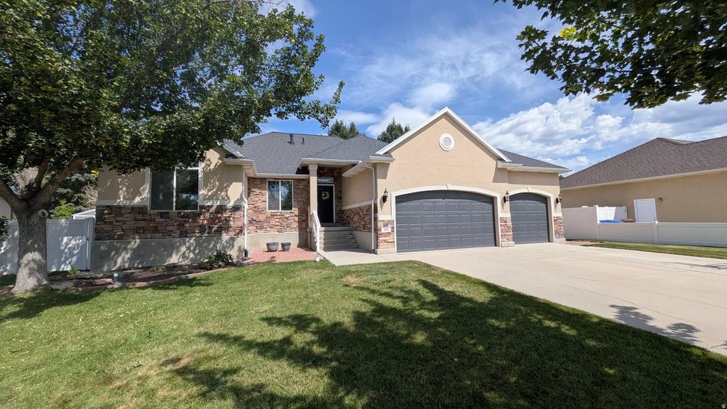 281 E Regent Park Ct S, Midvale