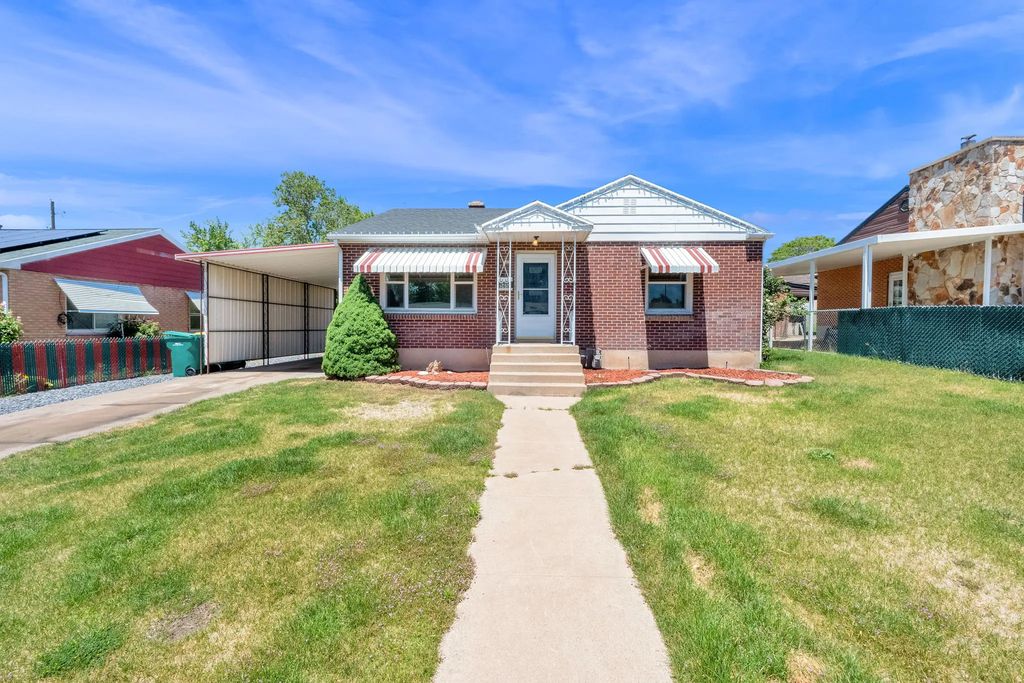 565 E 400 S, Clearfield