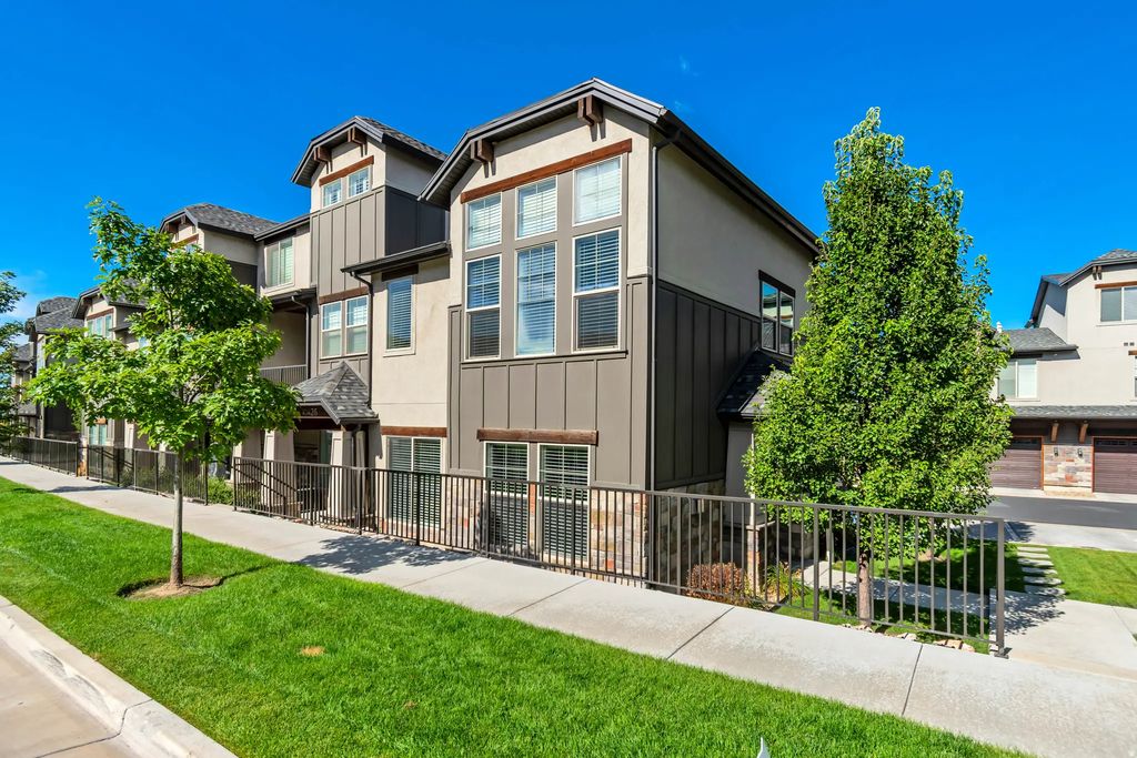 10422 S Beetdigger Blvd, Sandy