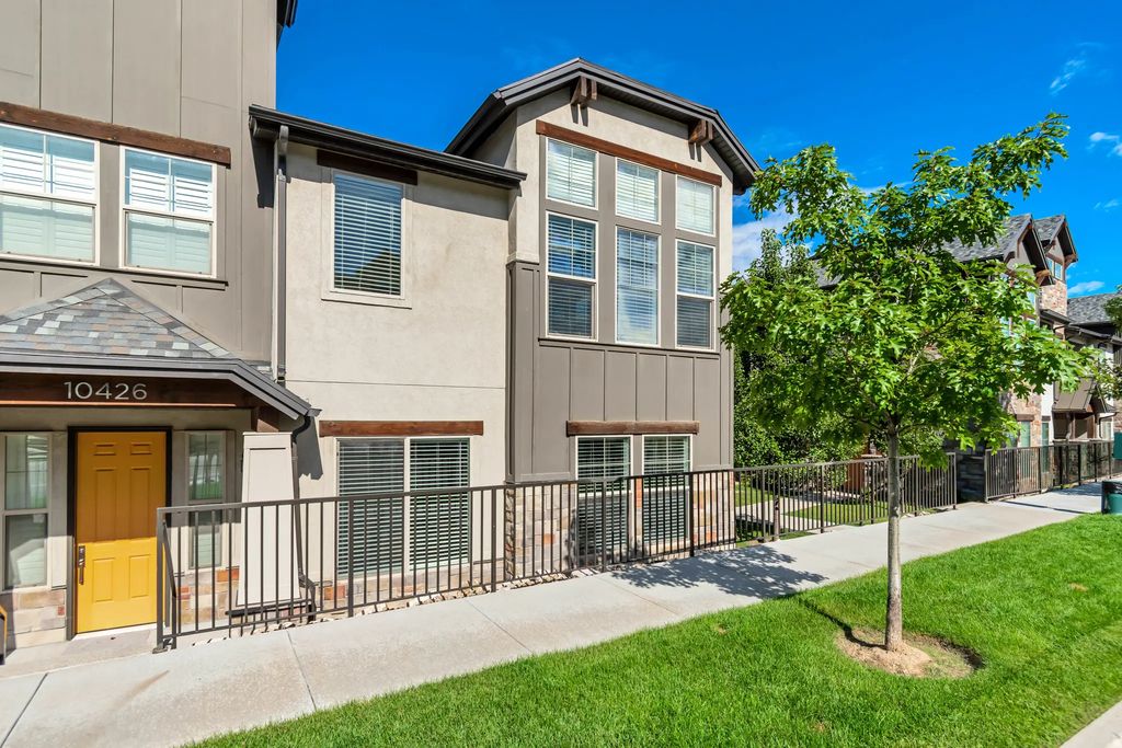 10422 S Beetdigger Blvd, Sandy