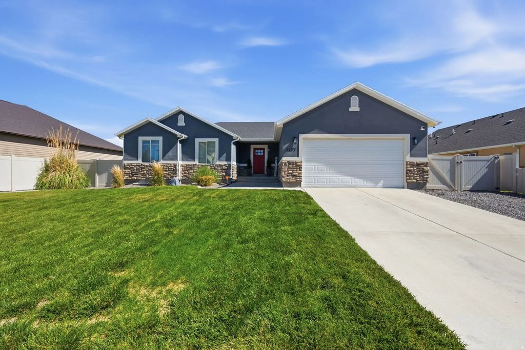 1197 E Raven Way, Eagle Mountain