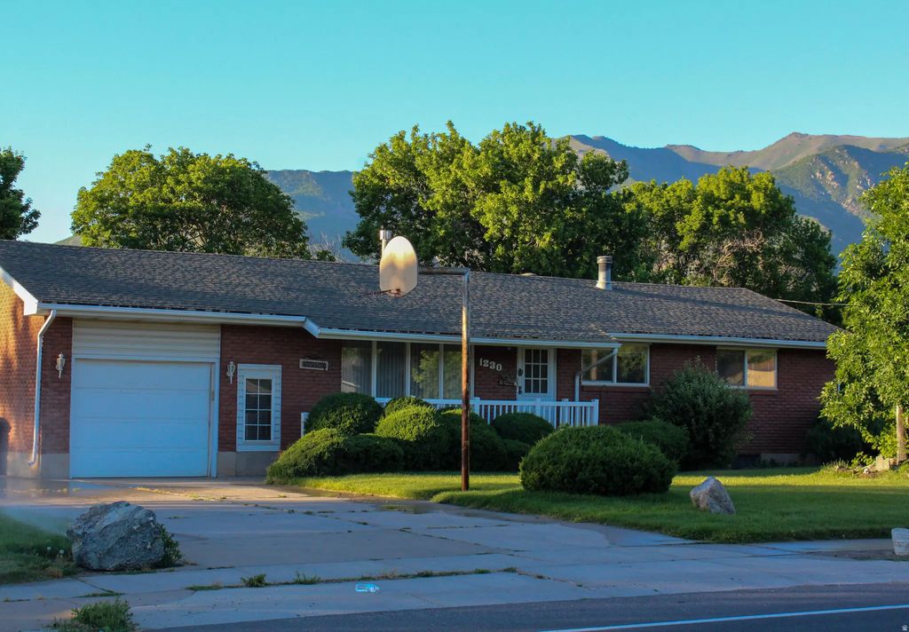 1230 E South Weber Dr, South Weber
