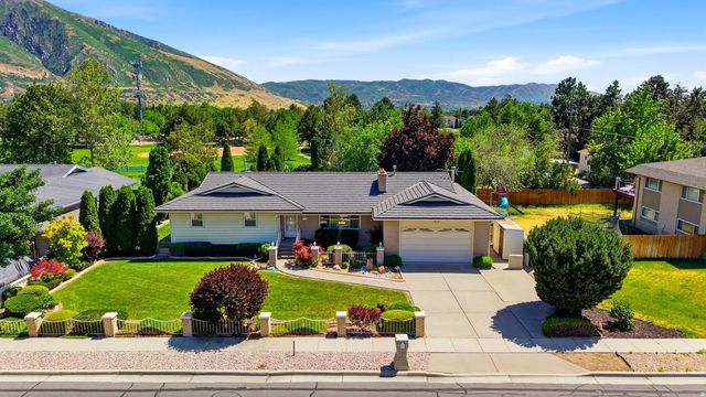 1750 E Crescent View Dr Dr, Sandy