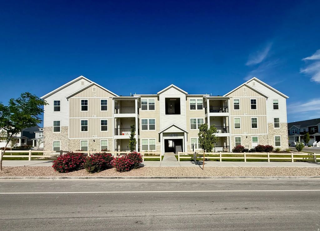 1753 N Festive Way 102, Saratoga Springs