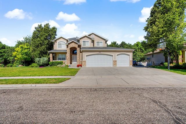 1366 Fox Pointe Dr, Kaysville