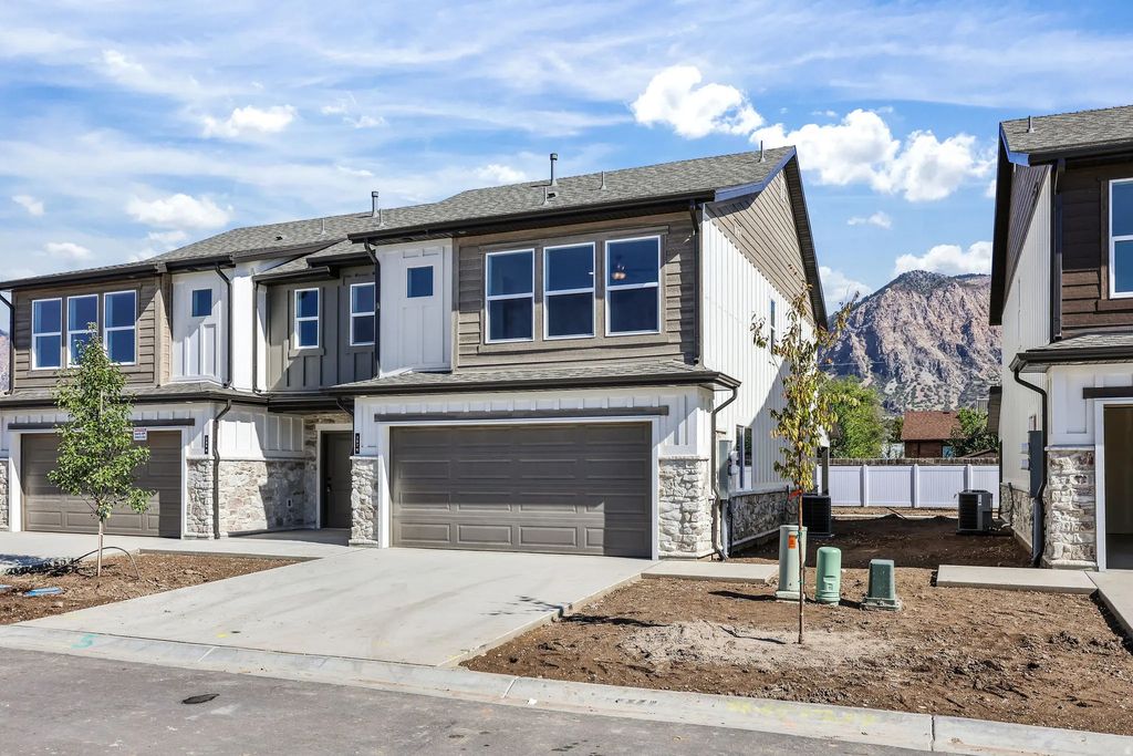319 N Liberty Cove Dr 25, Ogden