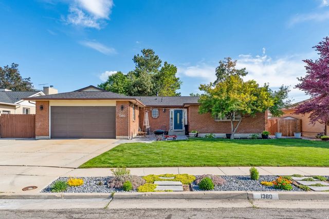 1380 Eastpoint Dr, Sandy