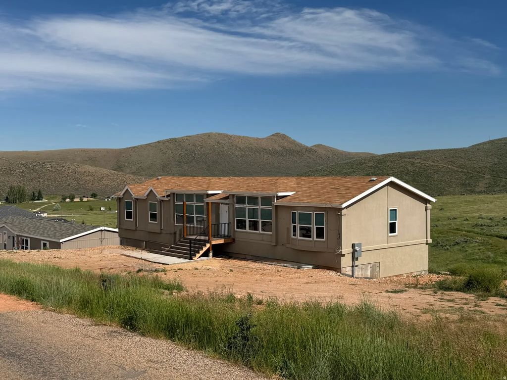 222 E Clubhouse Dr 1, Garden City
