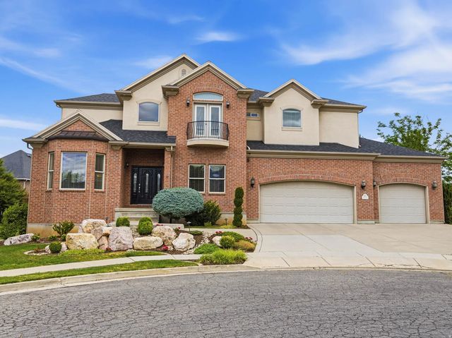 563 N Peregrine Cv, Layton