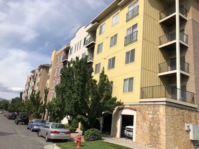 165 Albion Village Way 403, Sandy