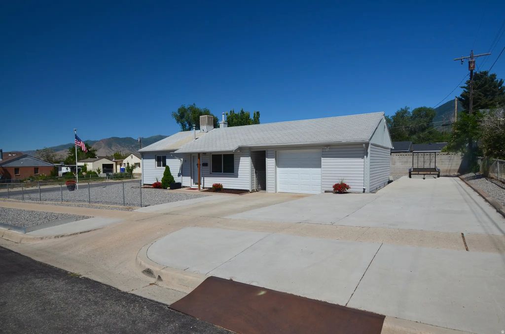 73 S Broadway St, Tooele