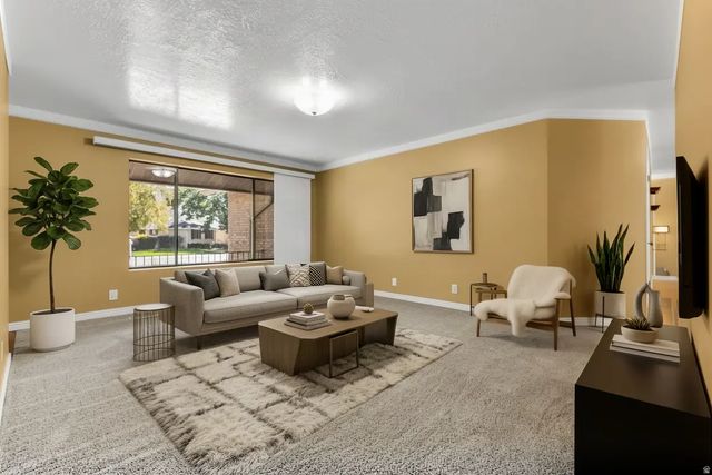 2339 N Joni Dr E, Layton