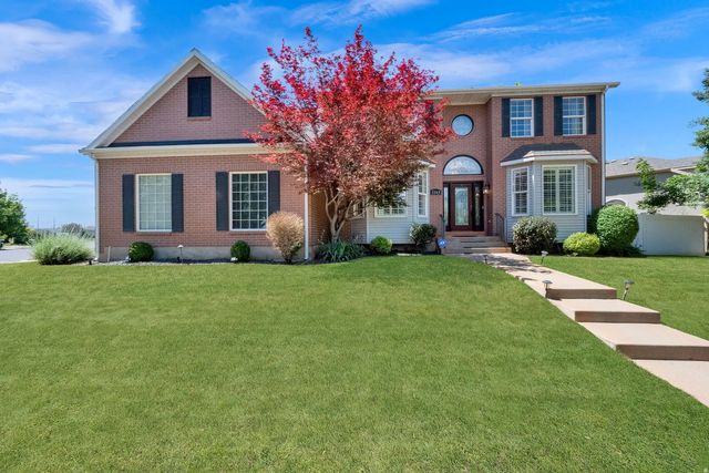 1169 N Fairway Cir W, Farmington