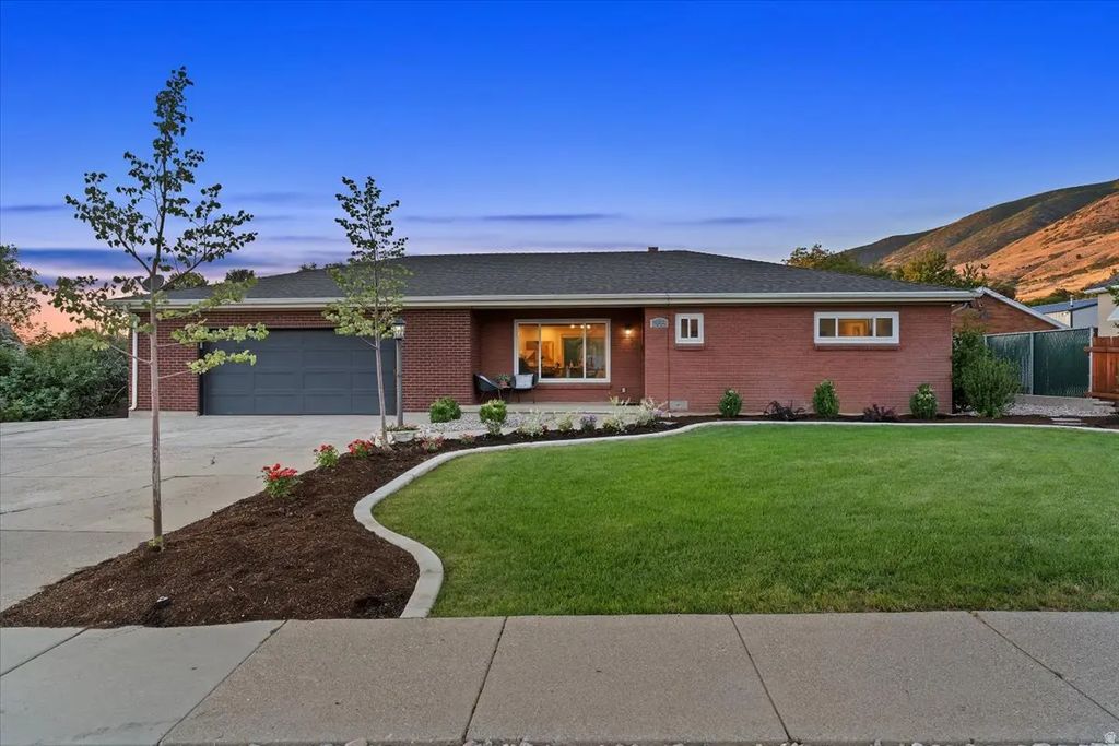 555 E Pages Ln, Centerville