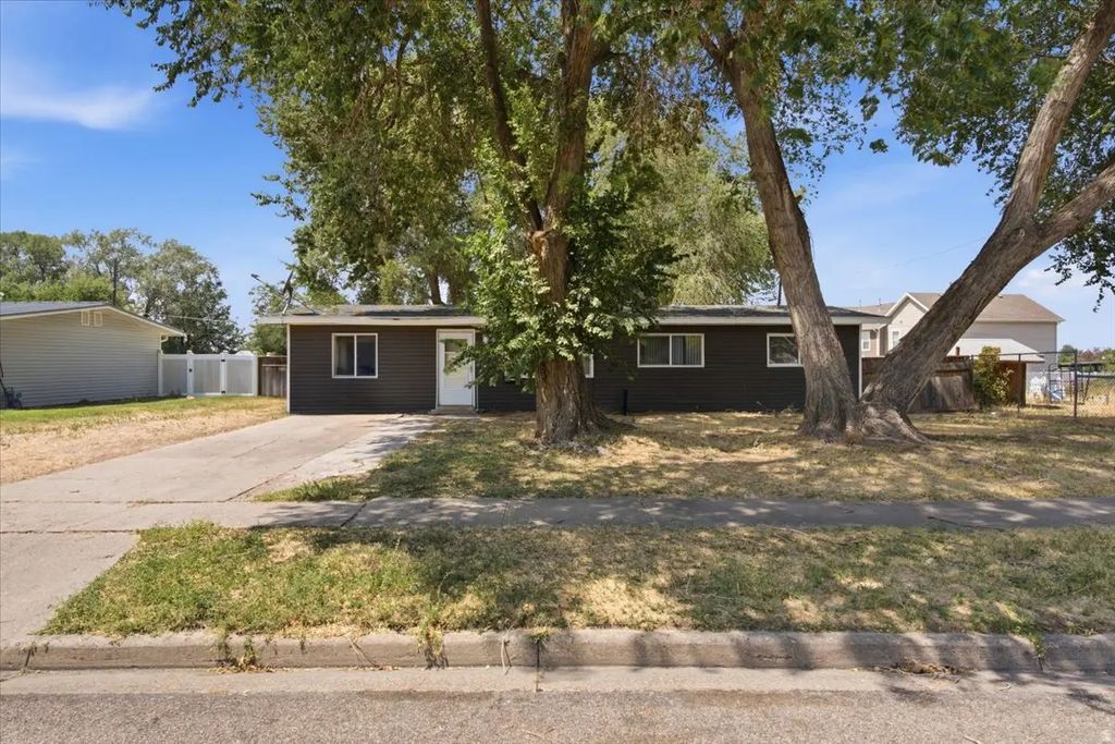 2443 N 475 W, Sunset