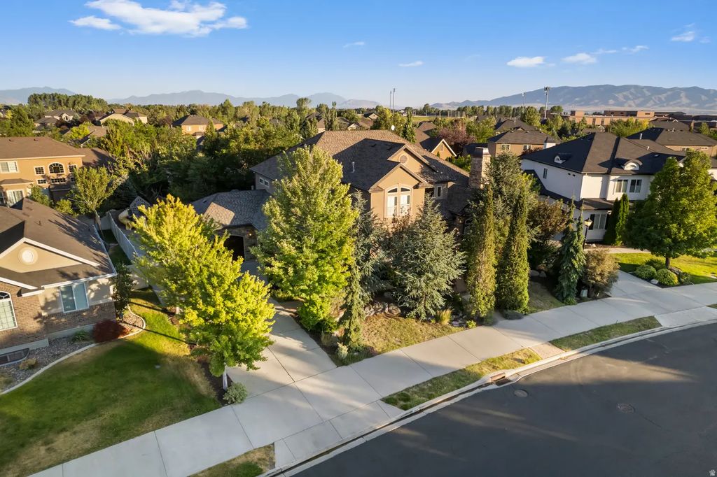 292 E Clubview Ln, Lehi
