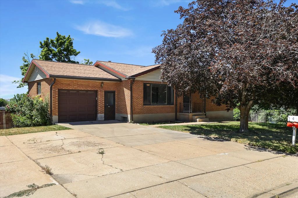 555 W 300 N, Clearfield