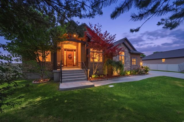 11372 S Via Arboles Ct W, South Jordan
