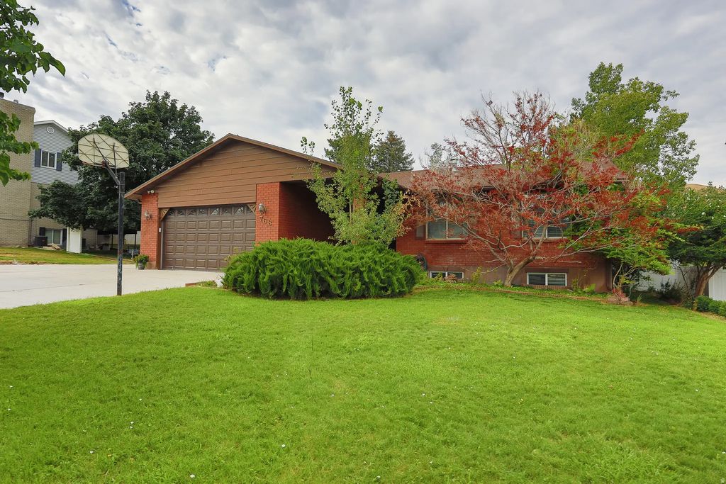 768 Crestview Dr, Tooele