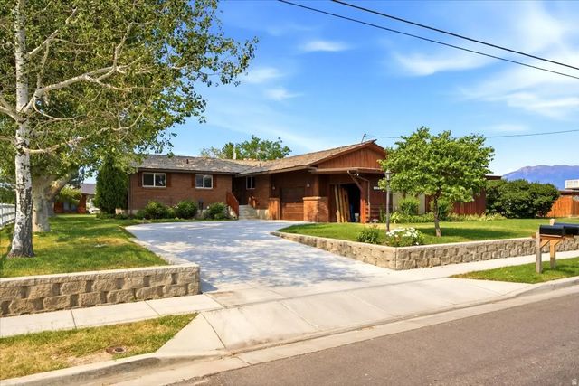 2252 W 800 N, Clinton