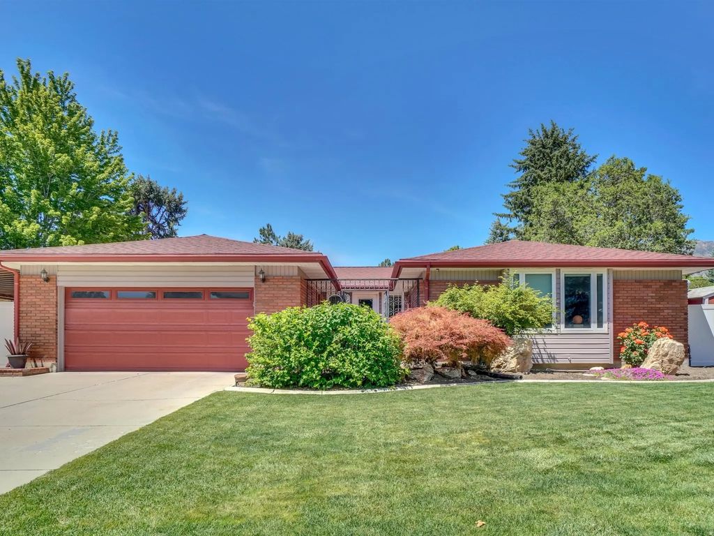 2505 E Robidoux Rd, Sandy
