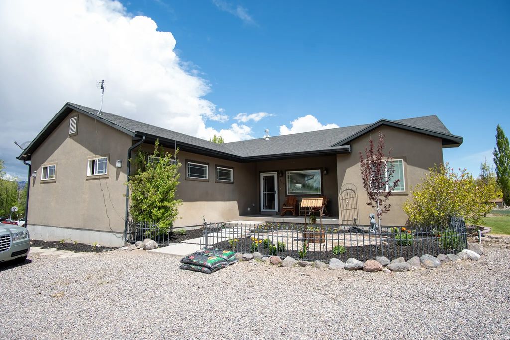159 S 400 E, Annabella