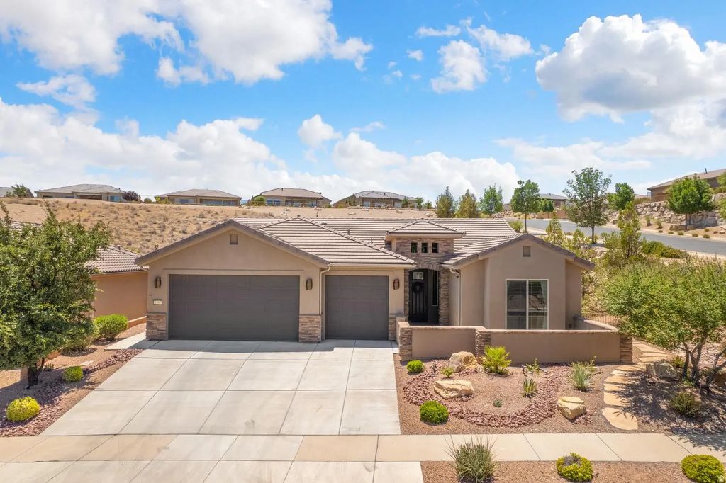 1587 W Whitestone Dr, St. George
