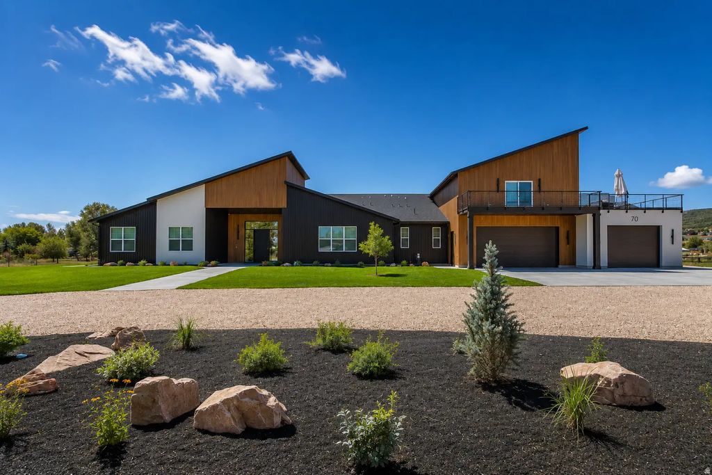 70 W 350 St S, Garden City