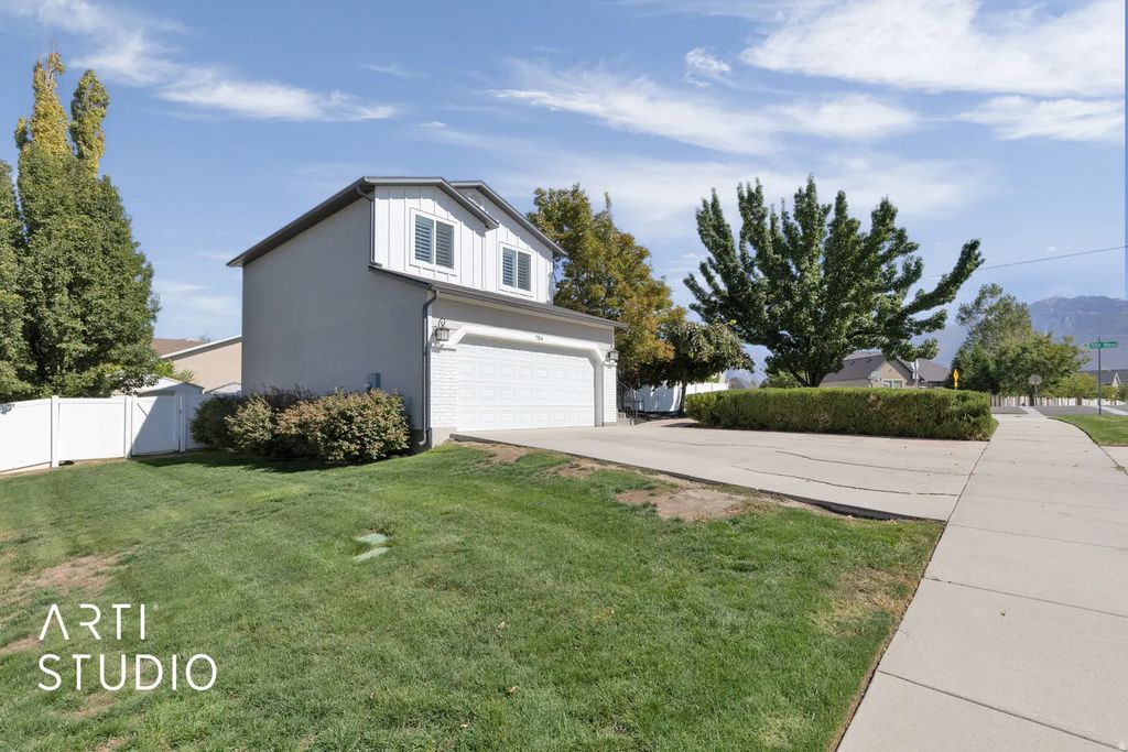 704 W Vahe St, Draper