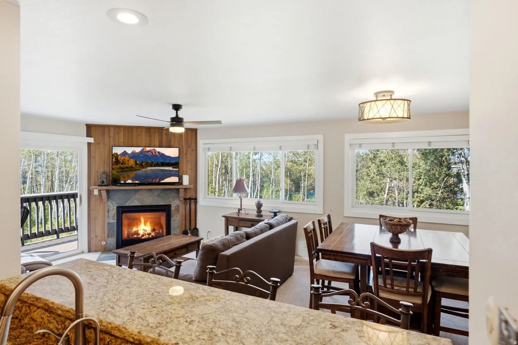 405 Silver King Dr 113, Park City
