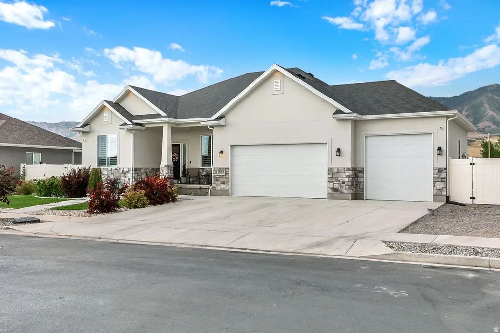 5050 N Cambridge Way, Stansbury Park