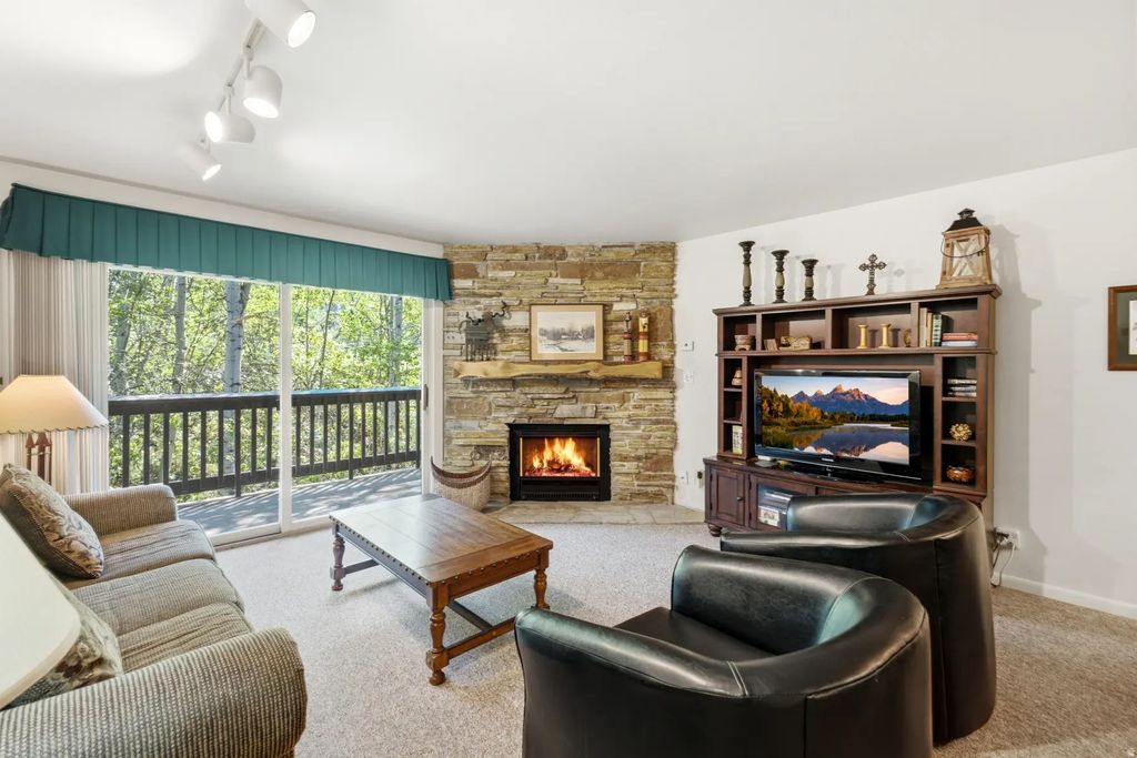 405 Silver King Dr 145, Park City