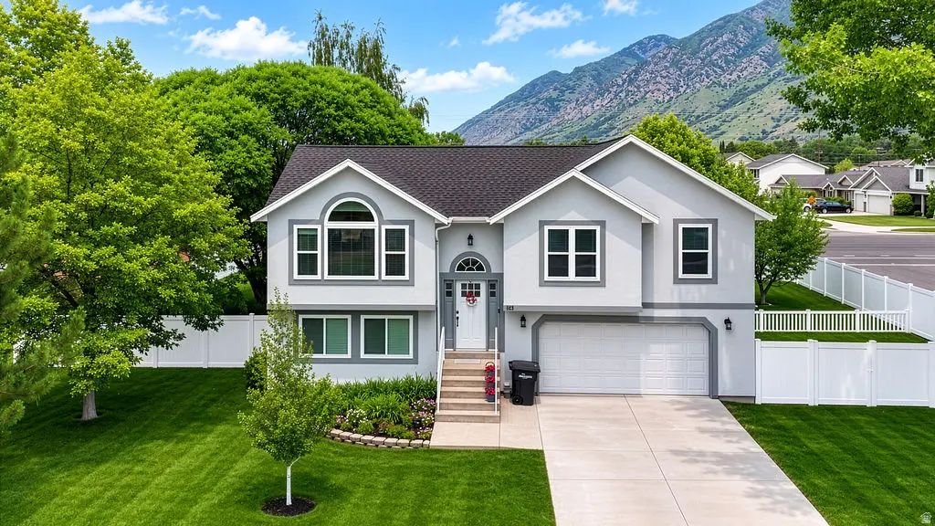 464 W Saddleback Dr, Springville