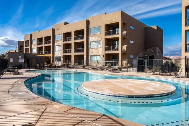 5260 W Villas Dr N 3-302, Hurricane