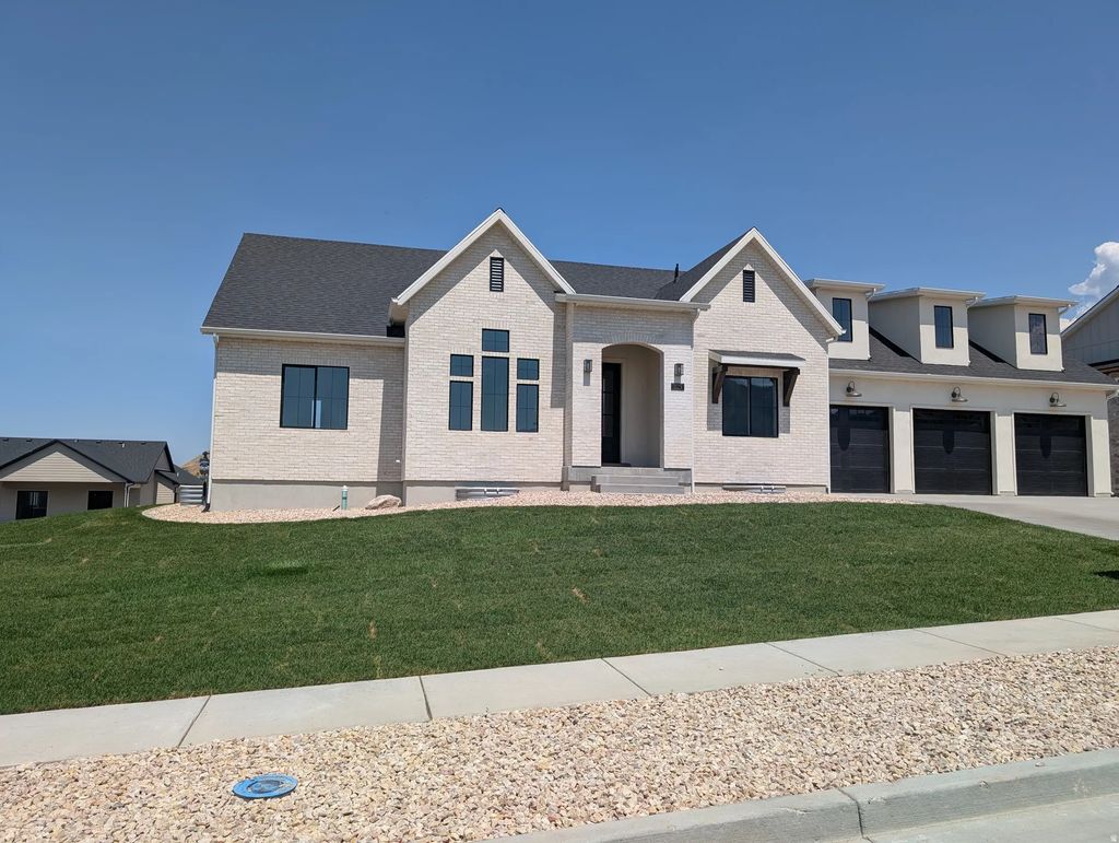 1125 E Center St, Hyde Park