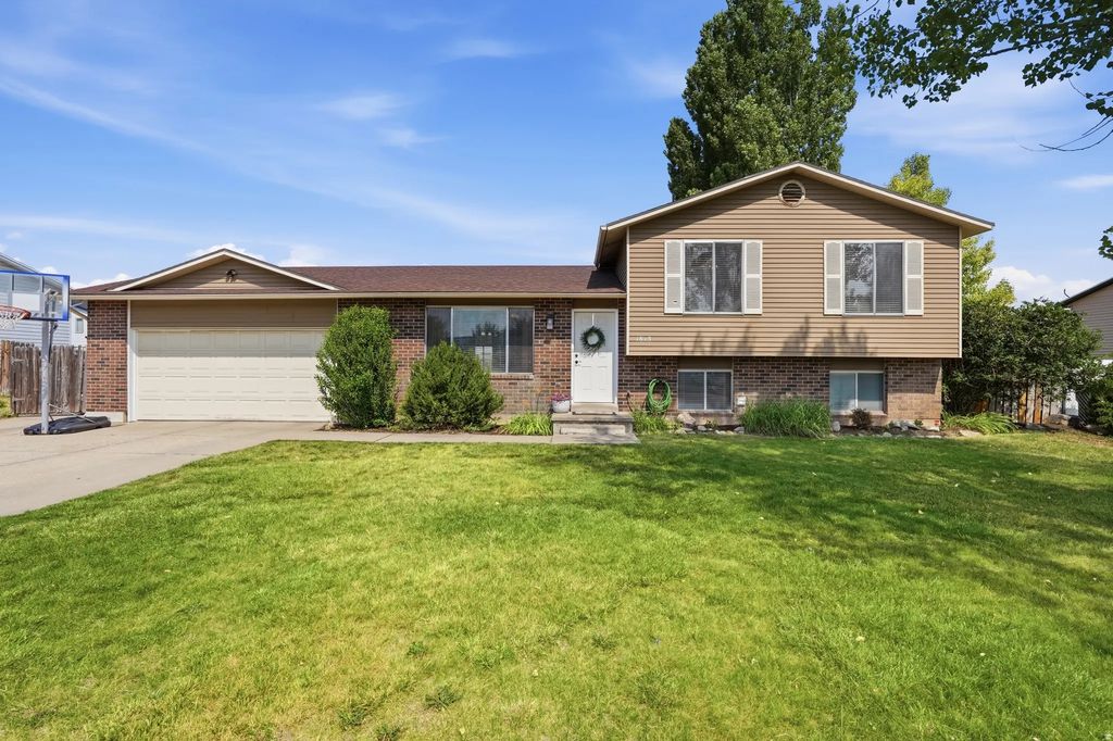 1815 Allison Way, Syracuse